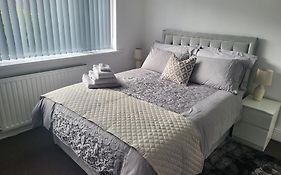 Spacious & Cosy Holiday Home In Manchester